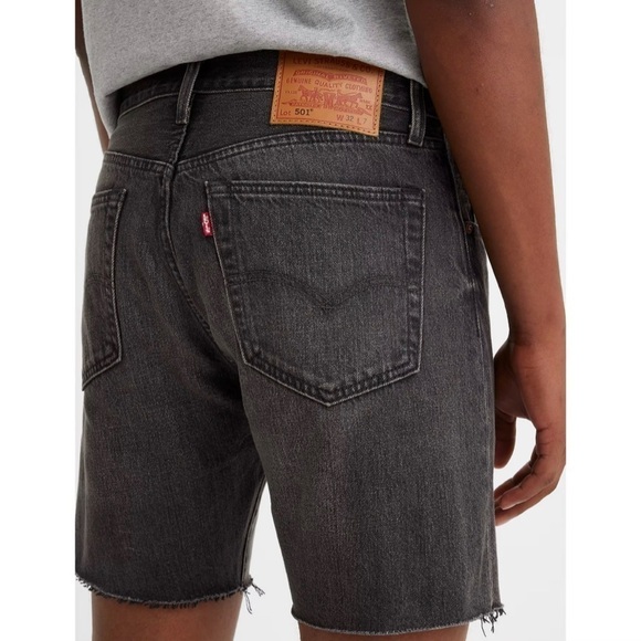 LEVI’S 501 93 FADING & WHISPERING FRAY CUFFS BUTTON FLY 7” BLACK SHORTS NEW - Picture 1 of 11